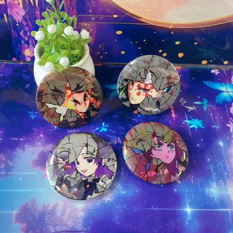 Demon Slayer Broken Badge Anim - Anime Merchandise Demon Slayer recension och pris
